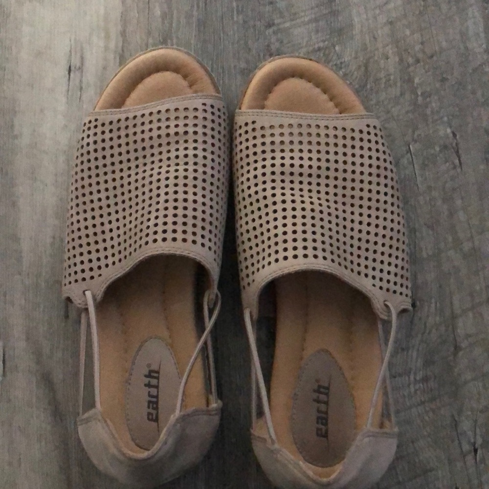 Earth Shelly Shoe